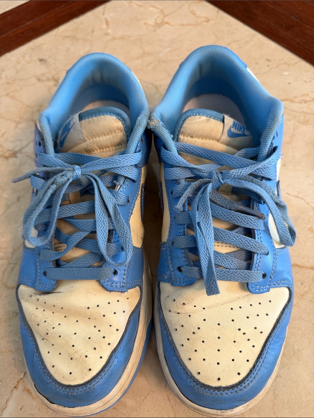 Nike Mens Low-Top Sneakers in Light Blue and Cream